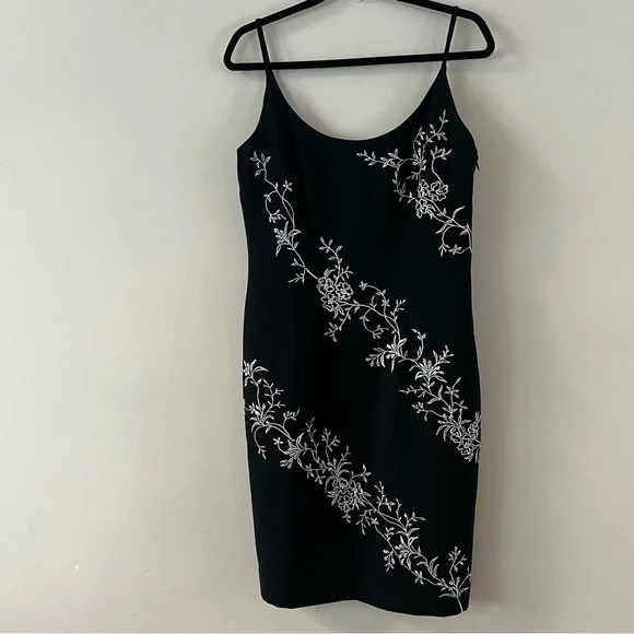 Maggy London | Dresses | Maggy London Embroidered Floral Sleeveless Slip  Dress Ladies Size Black White | Poshmark